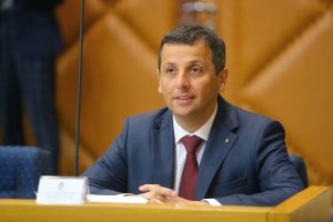 (VIDEO, FOTO) Nebojši Vukanoviću ZAPALJEN AUTOMOBIL ispred porodične kuće