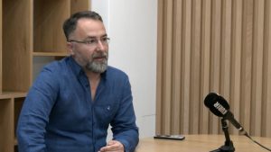 OVO JE BEOGRAĐANIN KOJI JE MORAO DA PROMENI IME ZBOG BRATA VOĐE ŠKALJARSKOG KLANA! Za sve kriva slika:”Upali mi u sobu i uperili cevi u mene”